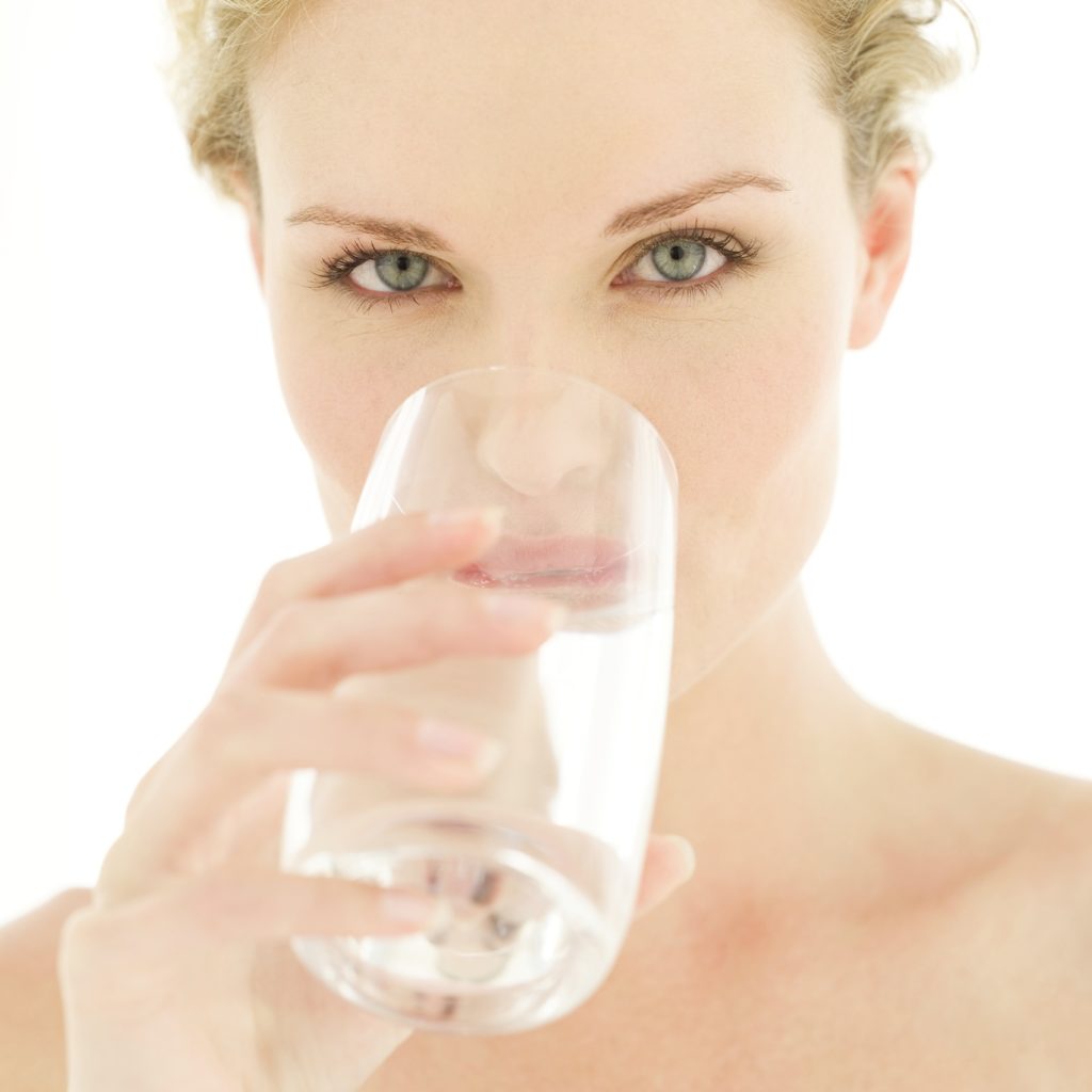 Zdrowy nawyk, czyli jak przyzwyczaić się do picia wody