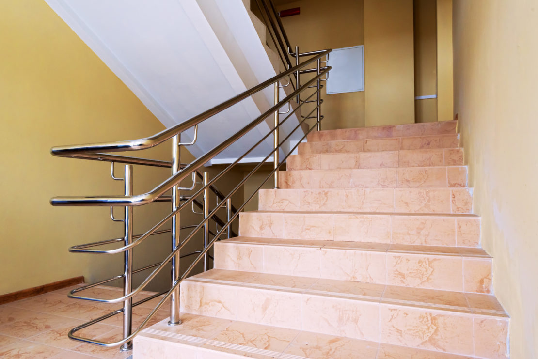 Nowoczesna lamperia – sposób na eleganckie i czyste ściany