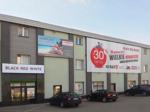 Salon firmowy Black Red White w Nisku