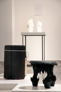 Gravity Stool (Jolan van der Wiel), Spalone Pniaki (Malafor), w tle Snow Vase (Maxim Velcovsky)_foto Olga Grabiwoda