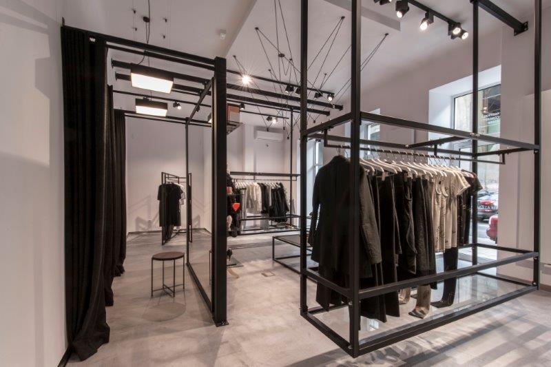 Acephala Concept STORE – moda w industrialnym wnętrzu