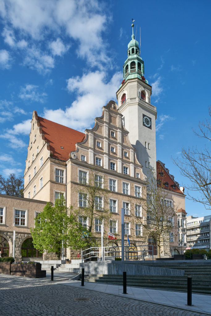 Wnętrze przystosowane do pracy – sala sesyjna Rady Miasta Olsztyna