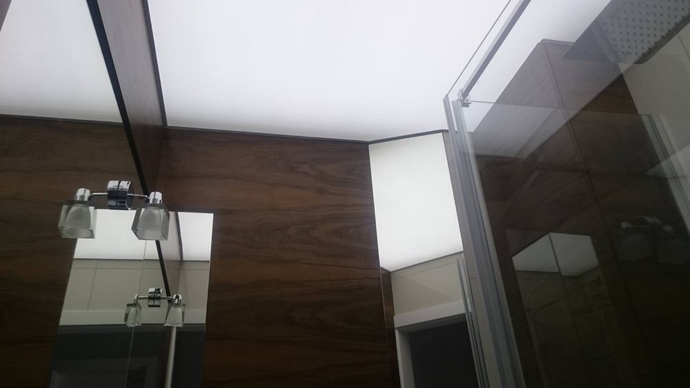 Sufit napinany w łazience