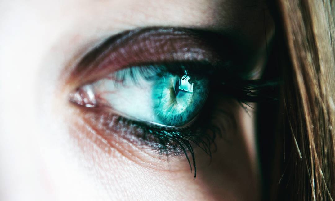 Jak odbudować rzęsy?