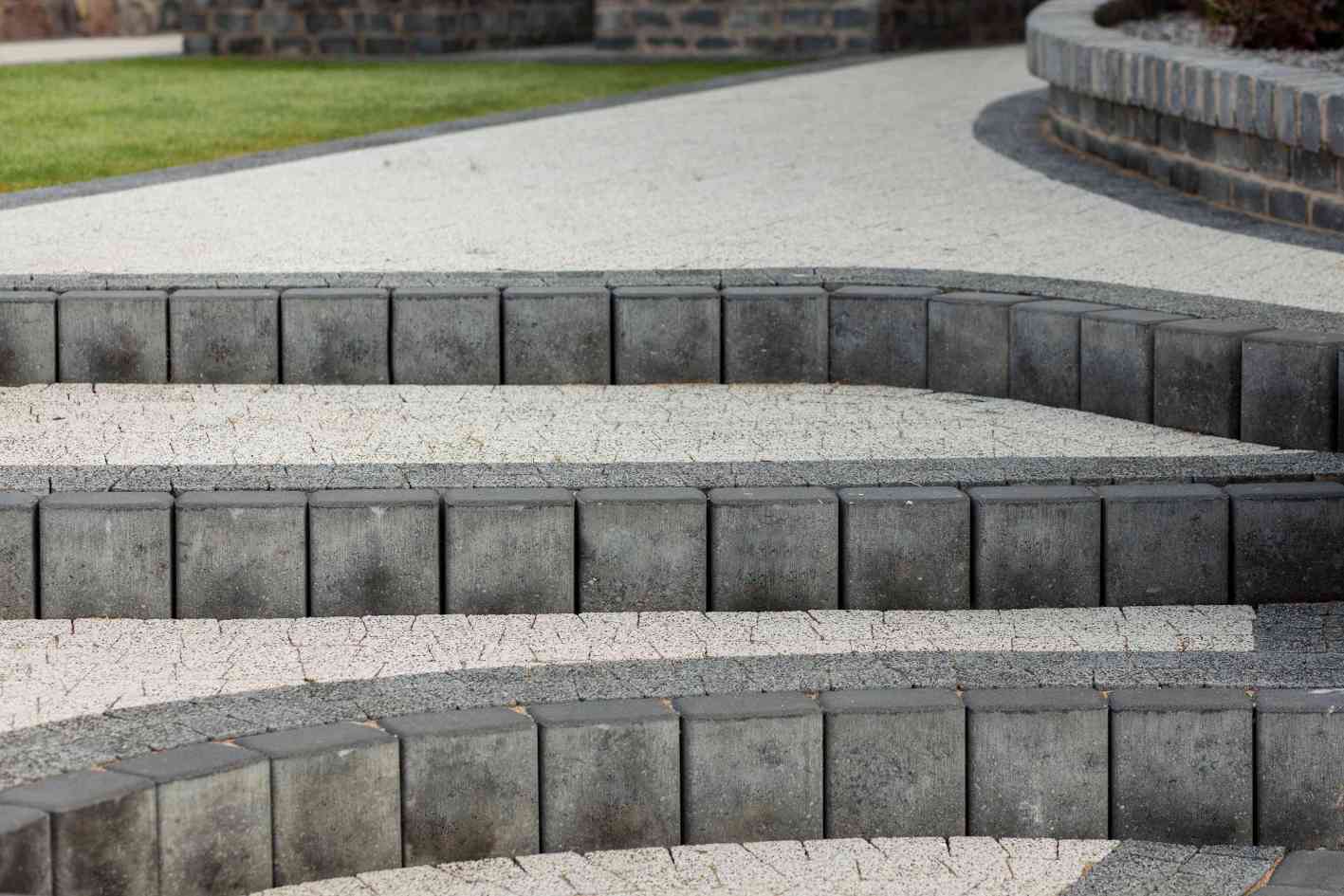 ZASADY PROJEKTOWANIA SCHODÓW OGRODOWYCH