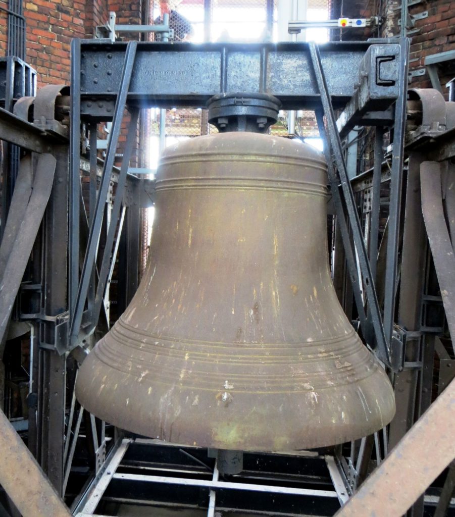 Uratowali zabytkowy system dzwonowy bijący w katedrze w Gliwicach